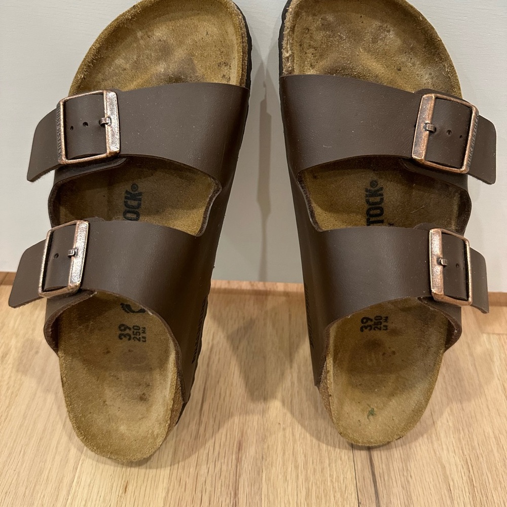 Birkenstock Arizona 39 brown leather very gently worn.